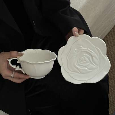 3D玫瑰花瓣陶瓷餐具套装 - 高品质优雅咖啡杯碟、拿铁杯、甜点盘和碗，这套精美的花卉茶具非常适合下午茶、早餐、甜点和日常居家使用。