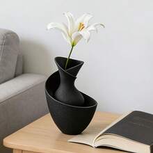 1Pc Simple And Luxurious Decorative Vase, Featuring A Unique, Twisted Flower Holder Design. Matte Finish Decorative Vase, Suitable For Use In Homes, Living Rooms, Offices, And As Desktop Decorations. Perfect For Home Decor Enthusiasts, Flower Lovers, And Interior Designers. - A - View 9