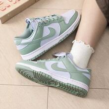 Nike 女士 DUNK LOW 轻便复古舒适休闲运动鞋 - 白色/綠色 - 查看 9