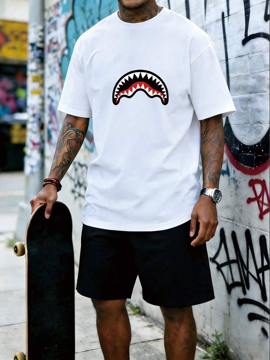 Camiseta branca de manga curta, modelo Shark Mouth Line 2026, estilo gótico minimalista, streetwear vintage Y2K, oversized e folgada. Tamanhos P a 3XG. Ideal para aniversários, Dia das Mães e Dia dos Pais. Disponível localmente. - Branco - Ver 1