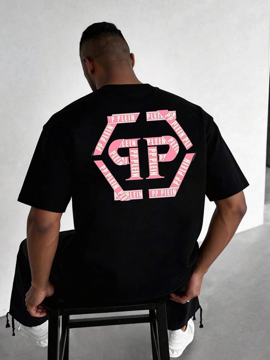 Printed Men's T-Shirt Made From 100% Cotton With A Crew Neck, Pink Hexagonal Monogram Print In Vintage Style, Lightweight, Breathable Short-Sleeved Pullover, Regular Fit, Dropped Shoulders, Comfortable And Machine Washable, Ideal For Summer Sports, Leisure, Excursions, Streetwear Looks And Fashionable Everyday Outfits. - 黑色 - 查看 1