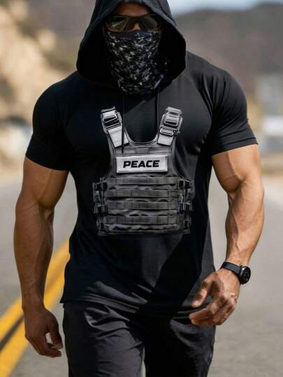 男士休闲美式防弹背心元素印花连帽短袖T恤，适合日常穿着和通勤。