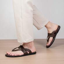 男士时尚交叉绑带人字拖，适合海滩、旅行、休闲穿着，四季皆宜 - 深棕 - 查看 6