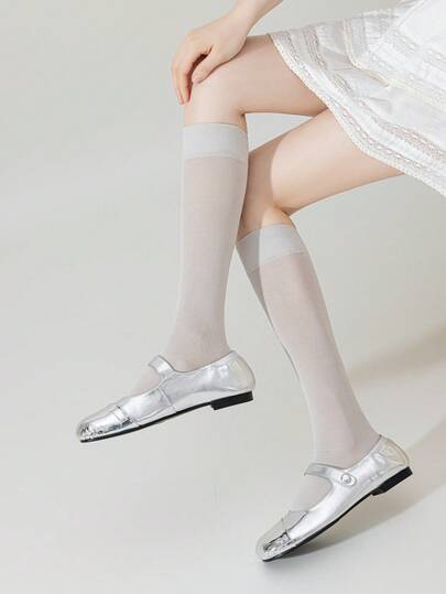1双独立包装的桑蚕丝女士长筒袜，长32厘米，轻盈透气，无缝纯色，JK学院风，适合搭配裙子。