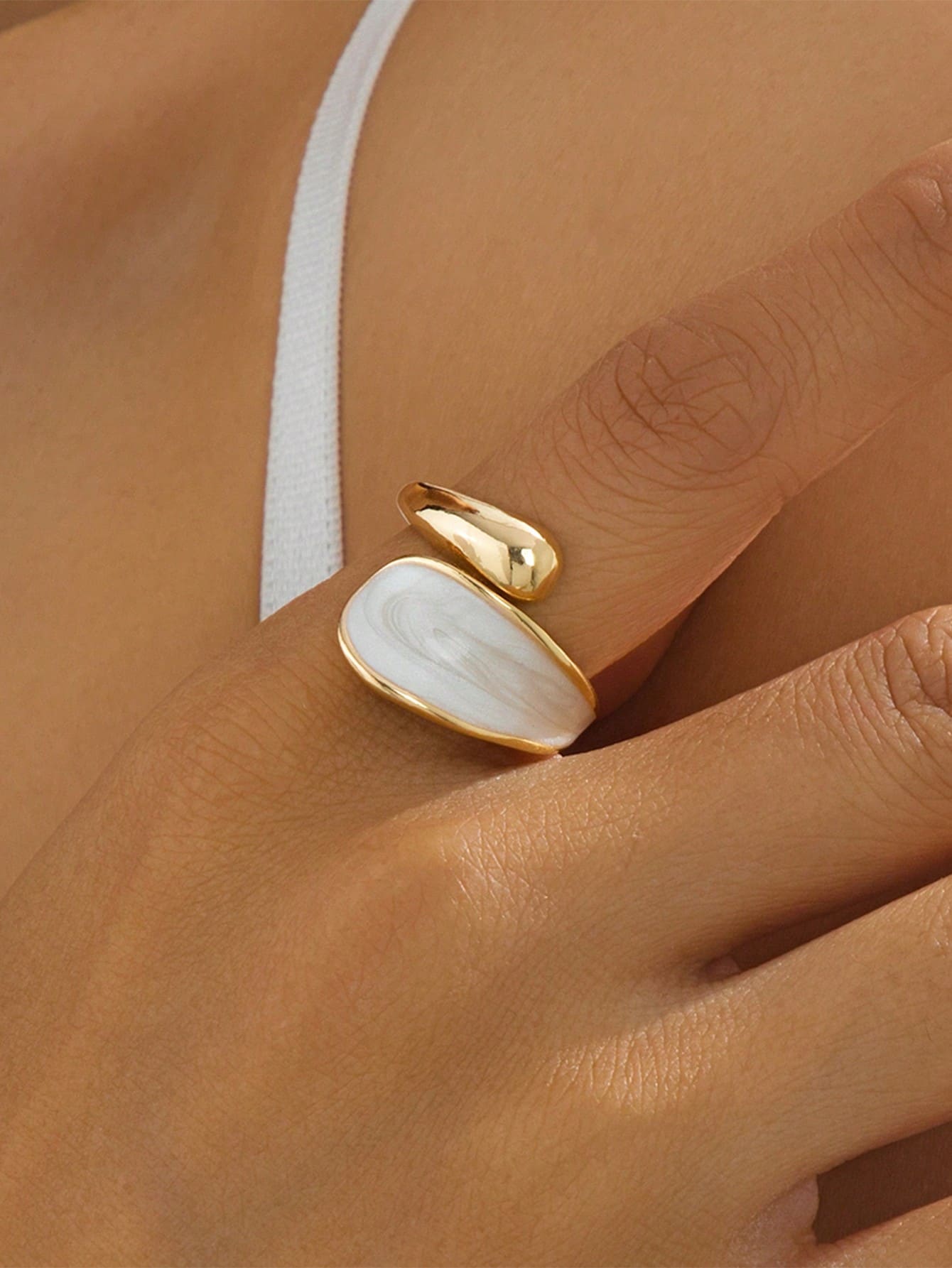 1pc Creative Contrast Color Metal Handmade Drip Oil White Geometric Design Summer Beach Vacation Ring For Women - Yellow Gold - View 1