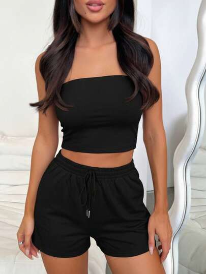 Women's 2-Piece Set: Bandeau Top And Athletic Shorts. Yoga Wear, Gym Attire, And Sportswear Ensemble. Suitable For A Wide Range Of Occasions-Including Outdoor Activities, Various Sports, Travel, And Urban Strolls-This Set Offers Exceptional Comfort And Is Easy To Style. Women's Cropped Bandeau Top + Shorts: A Complete 2-Piece Outfit. Women's Bandeau, Women's Shorts, Women's Athletic Set.