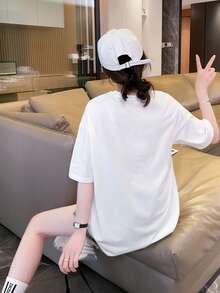 休闲宽松白色T恤，饰以蓝色撞色可爱绵羊字母印花，百搭通勤街头风圆领短袖上衣，适合春夏穿着。 - 白色 - 查看 2