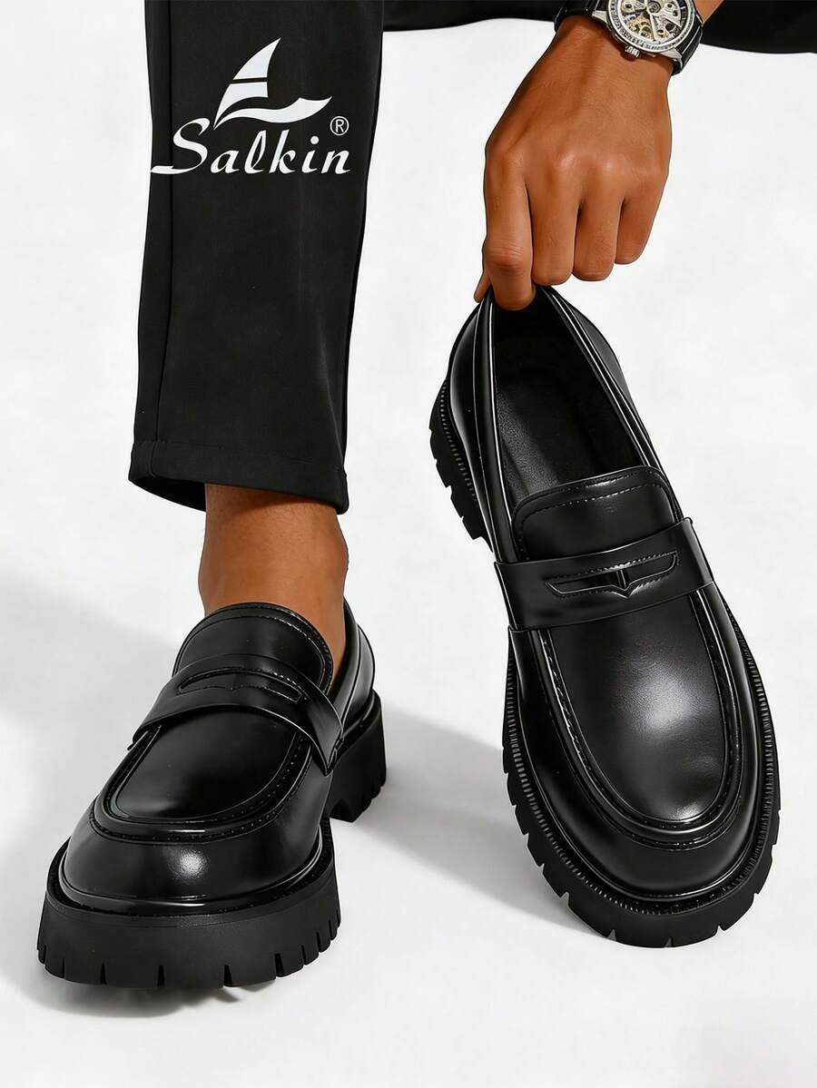 Salkin 新款英伦风男士设计师款便士乐福鞋，复古韵味，柔软舒适，圆头设计，优雅正式的真皮鞋，哑光黑色，防滑厚底，适合休闲、约会、派对、婚礼、新郎等场合，春夏秋季皆宜。尺码偏小，建议选购大一码。 - 霧面黑 - 查看 1