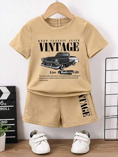 Bộ 2 món gồm áo thun ngắn tay và quần short in hình xe hơi cho bé trai.