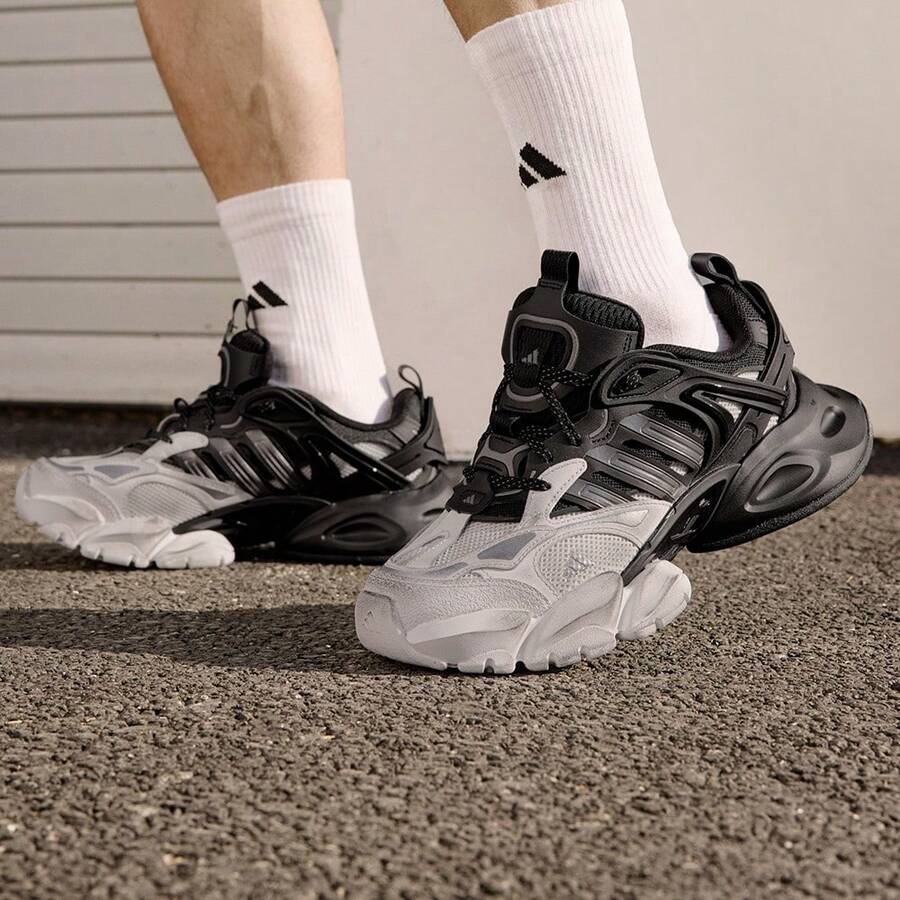 Adidas FOS XLG RUNNER DELUXE 厚底运动休闲跑步鞋“赛博机械运动鞋” - 淺灰色 - 查看 1