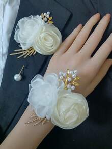 Bộ sản phẩm gồm 1 vòng hoa đeo tay và 1 ghim cài áo hình hoa trà trắng bằng vải chiffon, thích hợp cho đám cưới, tiệc tùng hoặc sử dụng hàng ngày. - Nhiều màu - Xem 10