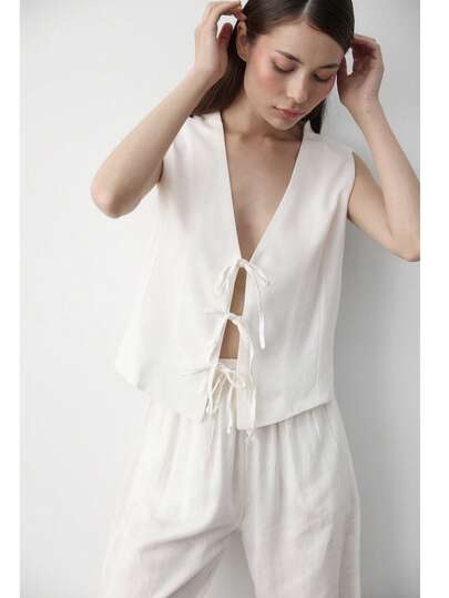 Conjunto de chaleco sin mangas con cuello en V y lazo delantero y pantalones de pierna ancha - Conjunto de dos piezas de verano minimalista