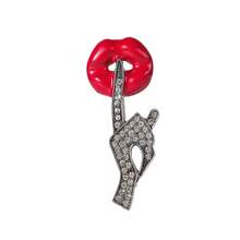 Broche à lèvres sexy pour femmes, broche à lèvres rouges avec geste de la main en strass, accessoire minimaliste polyvalent pour femmes - Rouge - Voir 6