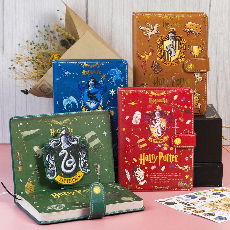 Harry Potter 哈利波特 1本單鈕扣筆記本,美學四大學院設計,附2張手帳貼紙、火車票、魔法冒險地圖,彩色印刷魔法手帳記事本,學校用品 - A - 查看 1