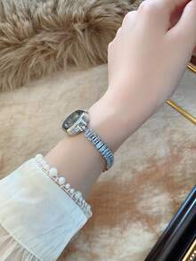 1PC Small Exquisite And Elegant Fashion Simple Number Women's Bracelet Watch Square Elegant Quartz Watches, Suitable For Daily Wear, Birthday Gift - Silver - View 5