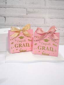 5 piezas Cajas de recuerdos para fiesta de graduación con letras "Felicitaciones graduado" y elementos de celebración, cajas de regalo con lazo de cinta para dulces, galletas, pequeños regalos, decoraciones de graduación con gorra, diploma, diseño de pancarta, suministros para fiesta de clase, empaque de papel de colores, fácil de ensamblar - 11,5X4,5X10cm - Ver 8