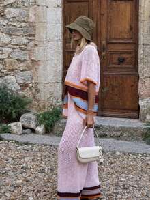 2026 Primavera/Verano Nuevo Llegada Conjunto de 2 piezas de mujer con cárdigan de cuello con bloques de color y rayas, y pantalón ancho de punto de manga corta con textura calada. Este conjunto de estilo callejero estadounidense irradia elegancia madura y personalidad vibrante. Perfecto para vacaciones en la playa, ocio relajado, escapadas a la isla y fiestas en la piscina. Ideal para usar en vacaciones y atuendos de playa. Color: Rosa - Rosa - Ver 5