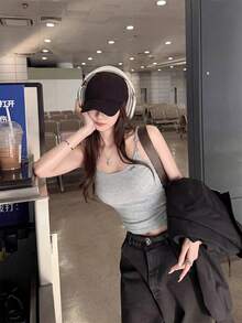 Áo hai dây kiểu Hàn Quốc màu xám với dây xích kim loại dành cho nữ, áo crop top ôm sát, thích hợp mặc lót hoặc khoác ngoài, in chữ "LOVE" tối giản, áo thun cơ bản đa năng, ngọt ngào và cá tính, phù hợp cho đi làm và hẹn hò, chất liệu co giãn, thân thiện với da, thích hợp mặc mùa hè. - Màu Xám nhạt - Xem 8