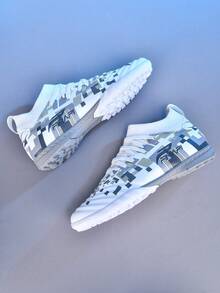 1 par de botines de fútbol de caña alta para hombres, zapatos deportivos de equipo para exteriores, adecuados para estudiantes, adolescentes y adultos, estilo campus, aptos para césped artificial, con cordones, disponibles en tallas pequeñas, botas de fútbol profesionales de alto rendimiento y peso ligero - plata - Ver 1