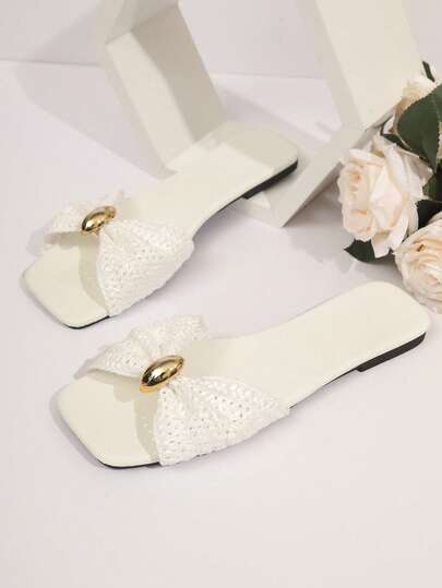 Dép xăng đan đế bằng bằng rơm trang trí nơ kim loại dành cho nữ, thiết kế tối giản thoải mái, phù hợp cho kỳ nghỉ, bãi biển, ở nhà và mặc hàng ngày vào mùa hè, dép hở mũi dệt màu vàng.