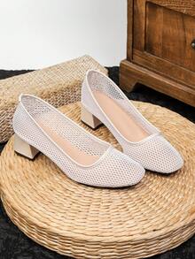 2026 Nuevos tacones altos transpirables para mujeres, bombas de tacón cuadrado y grueso de malla blanca, diseño calado para verano, zapatos para ir y venir resistentes al desgaste y antideslizantes, adecuados para ir al trabajo, campus, salir con amigos, tomar el té por la tarde, salidas diarias, viajes y sesiones de fotos - Blanco - Ver 3