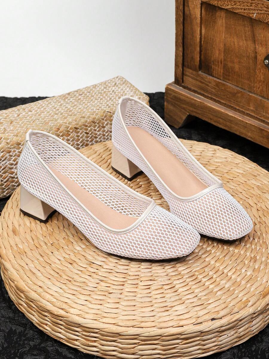 2026新款透气女式高跟鞋，白色网面方头粗跟鞋，镂空设计夏季通勤鞋，防滑耐磨粗跟，适合通勤、校园、朋友聚会、下午茶、日常出行、旅行和拍照等场合。 - 白色 - 查看 1