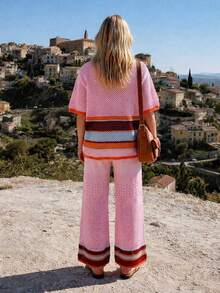 2026 Primavera/Verano Nuevo Llegada Conjunto de 2 piezas de mujer con cárdigan de cuello con bloques de color y rayas, y pantalón ancho de punto de manga corta con textura calada. Este conjunto de estilo callejero estadounidense irradia elegancia madura y personalidad vibrante. Perfecto para vacaciones en la playa, ocio relajado, escapadas a la isla y fiestas en la piscina. Ideal para usar en vacaciones y atuendos de playa. Color: Rosa - Rosa - Ver 10