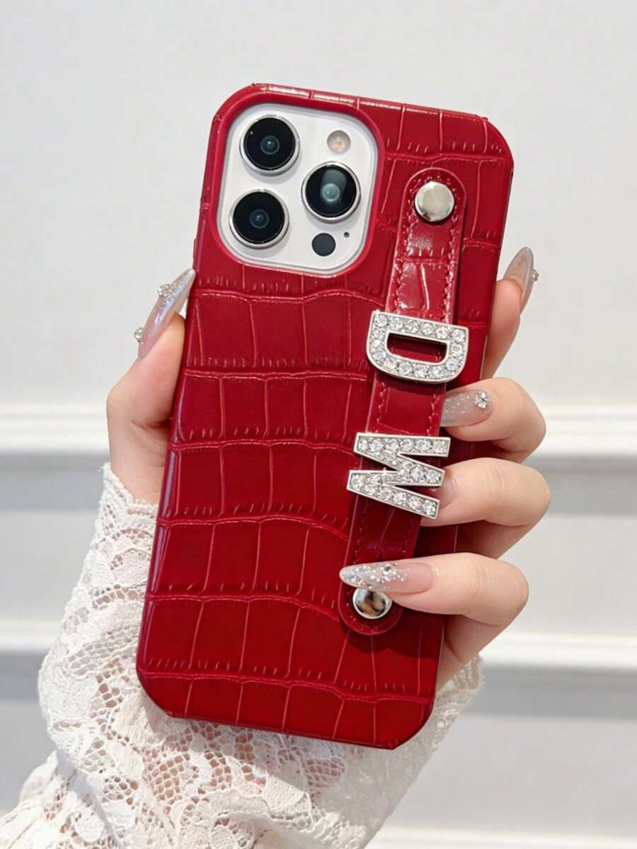 Personalized Luxury Faux Crocodile Skin Rhinestone 3D Letter PU Leather Phone Case, Compatible With Apple 17 16 15 14 13 12 11 Pro Max 14 15 16 Plus 17, Stylish Phone Cover DIY Gift, Phone Accessory, Customized Letter Name, Minimalist Anti-Fingerprint Couple Leather Phone Case, Valentine's Day Gift, Good Birthday Gift, Holiday Gift For Him And Her - Red - View 1