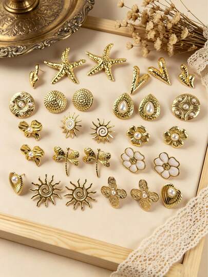 1-12对时尚优雅个性化金色耳环。款式多样，包括海星、贝壳、水滴和太阳图案，采用优质不锈钢打造，并镀有18K金。这些优雅复古的耳环是节日场合的完美之选。不锈钢耳环