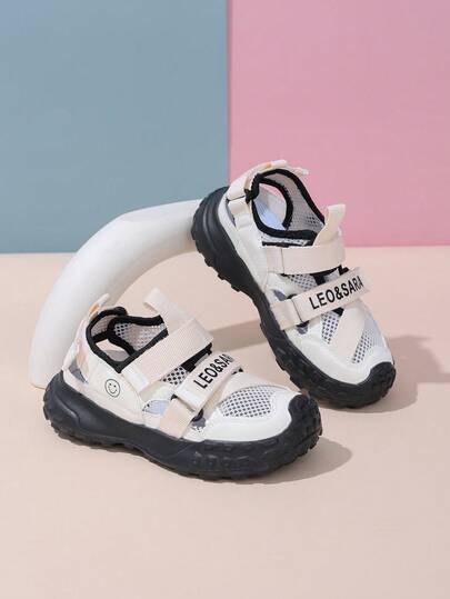 1 Pair Kids' Closed Toe Sports Shoes, Beige And Black Patchwork Design, 3 Hook And Loop Straps For Easy On/Off, Protective Toe, Suitable For Active Children, Daily Wear, Outdoor Sports, Beach Vacation