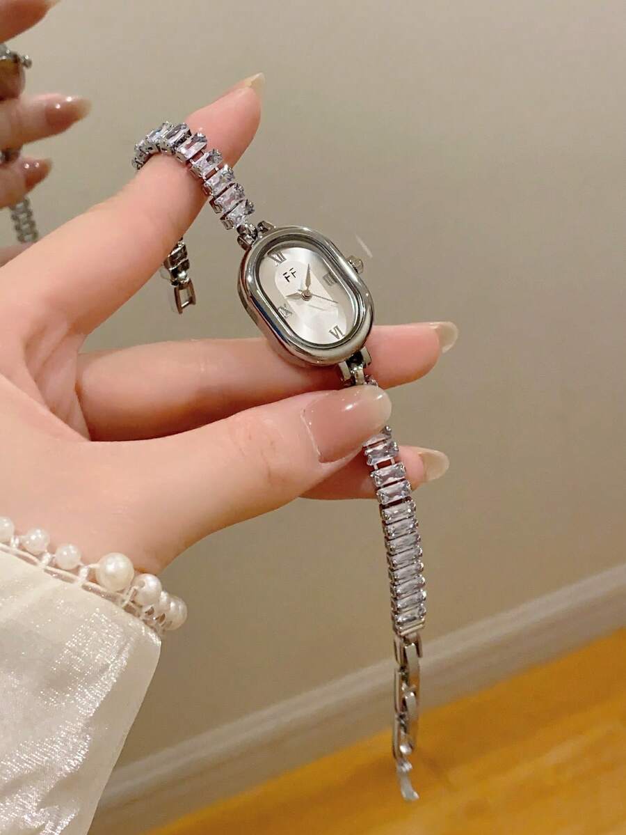 1PC Small Exquisite And Elegant Fashion Simple Number Women's Bracelet Watch Square Elegant Quartz Watches, Suitable For Daily Wear, Birthday Gift - Silver - View 1