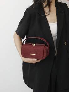 Túi đeo chéo hình hộp thời trang nữ, thiết kế tối giản thanh lịch, đa năng và rộng rãi. - Màu Đỏ Sâu - Xem 6