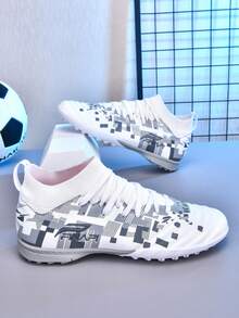 1 par de botines de fútbol de caña alta para hombres, zapatos deportivos de equipo para exteriores, adecuados para estudiantes, adolescentes y adultos, estilo campus, aptos para césped artificial, con cordones, disponibles en tallas pequeñas, botas de fútbol profesionales de alto rendimiento y peso ligero - plata - Ver 5
