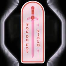 1张7英寸可移除防水户外PVC耐用乙烯基贴纸，图案为“你永不屈服”，粉色宝剑，充满奇幻励志语录，展现女性力量和战士美学，深受Z世代喜爱。适用于笔记本电脑、水瓶、滑板、头盔、日记本、汽车保险杠、笔记本、宿舍装饰、旅行箱、汽车、摩托车、门窗玻璃等。是送给13-30岁青少年、女孩、男孩以及支持女性力量的粉丝的理想礼物。创意装饰贴纸，防水乙烯基材质，适用于任何光滑表面。 - 7*2.7英寸 - 查看 1