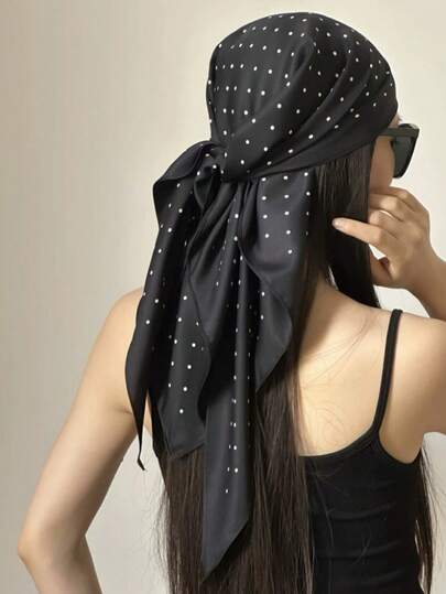 时尚波点印花女士大三角围巾，薄款方巾头巾，高端百搭头巾，饰有流苏，适合日常佩戴、派对、度假、海边等场合，是送给女孩的节日礼物，也是夏季旅行的理想发饰。
