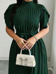 Élégante jupe longue plissée vert olive grande taille, col montant, manches à volants, taille avec lien, ourlet asymétrique, style décontracté de villégiature, nouvelle arrivée printemps/été 2026 pour femmes - Vert sapin - Voir 7