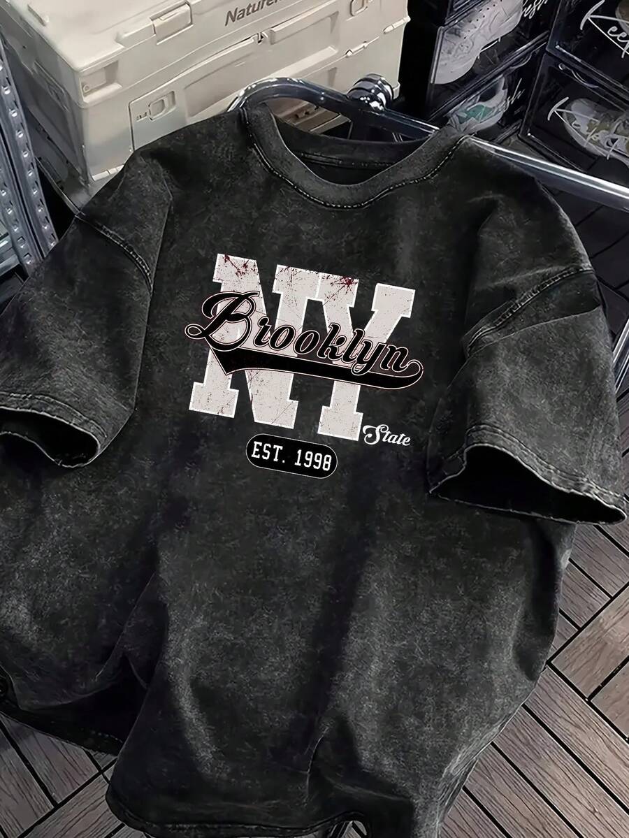 Camiseta con estampado de letras de Brooklyn, Nueva York, holgada y gruesa, 100% algodón puro, lavado retro, top estampado de estilo urbano, llamativo diseño de letras grandes, efecto desgastado, camisa casual de manga corta con cuello redondo. - Negro - Ver 1