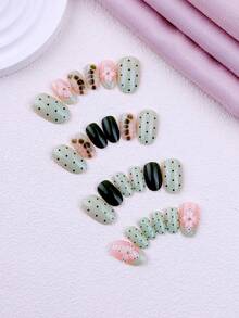 NAIO 24 pezzi Set di unghie finte e unghie per i piedi stile Y2K primavera/estate, design ovale corto, punta francese verde con motivo a pelle di serpente, decorazioni floreali in rilievo 3D e perline dorate, per donne e ragazze, perfetto per feste e uso quotidiano, include kit di strumenti, ottimo regalo per signore, forniture per unghie - Multicolore - Visualizzare 2