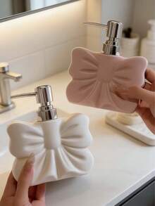 This Adorable Refillable Shampoo/Body Wash Bottle Features A Nordic Design With A Bow Accent. It Can Serve As A Chic Bathroom Decor Piece, As Well As A Birthday/Holiday Gift, Unisex Home Item, Or Back-To-School Decoration. Suitable For All Seasons, And Also An Ideal Mother's Day Present. - Multicolor - View 7