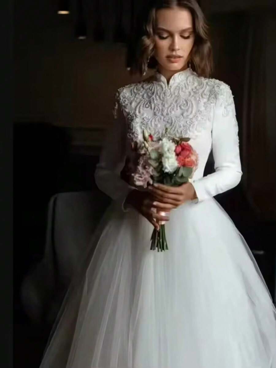 High Waist A-Line Wedding Dress For Women With High Neck And Structured Stand Collar Back Design, Long Sleeve Bridal Gown Featuring Smooth Satin Or Matte Bodice With Lace Patchwork At Shoulders, Soft Tulle Skirt With Lightweight Flowing Movement, Embroidered Lace Detail At Back Adding Feminine Touch, Defined Waistline Enhancing Body Proportion, Airy Skirt With Gentle Train Creating Elegant Silhouette, Perfect For Wedding Ceremony, Church Wedding, Christmas Celebration, Holiday Party, Formal Prom Night, Evening Event, Birthday Celebration, Engagement Photoshoot, Reception Dress, Modest Elegant Bridal Style With Clean Structure And Soft Texture - 白色 - 查看 1
