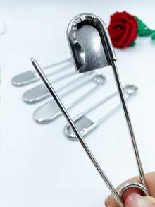 [1/2 Pcs]Stainless Steel Large Safety Pins, Stainless Steel Material, Rust-Resistant And Durable, Thickened Needle Body, Easy To Penetrate Thick Fabrics, Polished Smooth Without Snagging, Tight Clasp, Not Easy To Loosen, Suitable For Handmade DIY And Garment Making - Silver Aluminum Pin - View 1