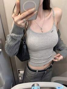 Áo hai dây kiểu Hàn Quốc màu xám với dây xích kim loại dành cho nữ, áo crop top ôm sát, thích hợp mặc lót hoặc khoác ngoài, in chữ "LOVE" tối giản, áo thun cơ bản đa năng, ngọt ngào và cá tính, phù hợp cho đi làm và hẹn hò, chất liệu co giãn, thân thiện với da, thích hợp mặc mùa hè. - Màu Xám nhạt - Xem 1