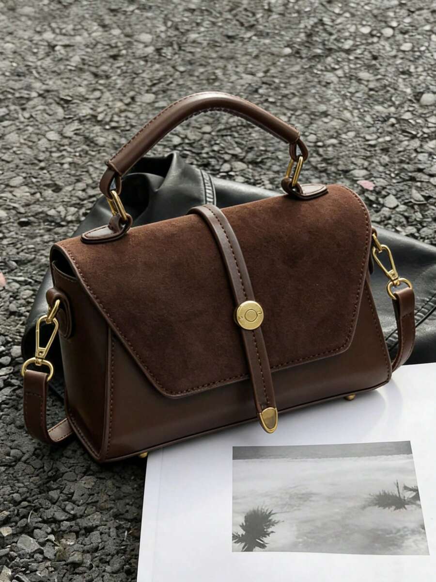 Nueva bolsa cruzada cuadrada con hebilla metálica clásica y correa ajustable, diseño de solapa color café oscuro, adecuada para deportes al aire libre, ir al trabajo, compras, campus universitario y viajes cortos - Café integral - Ver 1