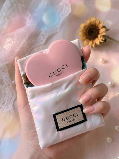  1个迷你粉色心形Gucci化妆镜 - 奢华浪漫风格，便携式折叠化妆镜，配有缎面收纳袋，适合旅行和日常使用