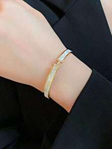 1pc Stainless Steel Fashionable & Elegant Letter Shell Cuff Bracelet, Luxury Commuter Bangle, Stylish New Jewelry For Women - 黃金 - 查看 4