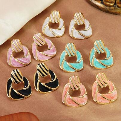 Đôi bông tai hình giọt nước nhiều màu sắc, kiểu dáng hình học mới này rất phù hợp để đeo hàng ngày hoặc làm quà tặng cho bạn bè và gia đình.