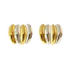 Un par de pendientes a rayas con colores dorado y plateado, a juego, de moda y versátiles, adecuados para que las señoras los lleven en la vida diaria, de vacaciones o en reuniones sociales. - Bloqueo de color dorado y plateado - Ver 5