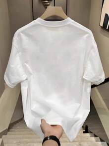 Camiseta Blanca Minimalista para Hombre - Ligera, Transpirable, de Cuello Redondo y Manga Corta con Estampado Geométrico en el Pecho, Camisa Casual para Uso Diario en Todas las Estaciones, Corte Regular para Moda Urbana y Combinaciones Versátiles, Diseño Sencillo para Todo el Año - Blanco - Ver 2