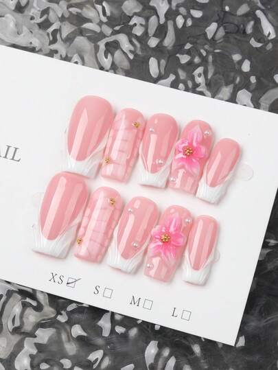 10片Y2K风格手工法式美甲贴片，采用3D立体造型和金属光泽点缀。DIY亚克力假指甲——美甲爱好者的理想之选。适合节日、派对和日常佩戴；送给女孩的完美礼物。