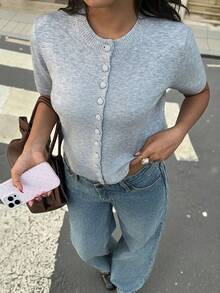 女士灰色圆领短袖针织开衫，罗纹针织上衣，手工复古风格纽扣，时尚优雅简约轻便通勤风，学院风，舒适宽松百搭，适合日常通勤、外出、休闲穿着 - 淺灰色 - 查看 3